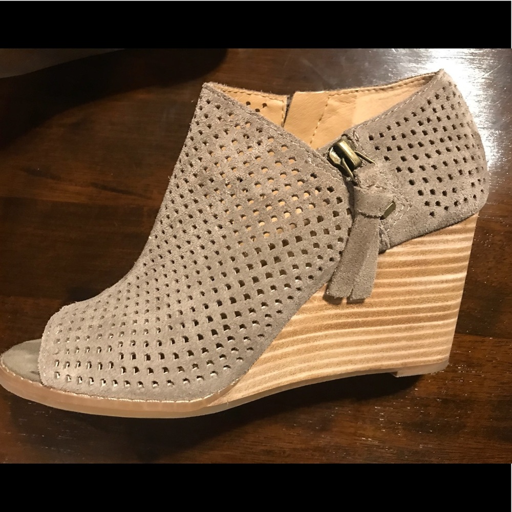 Lucky Brand peep toe booties Sz 7.5